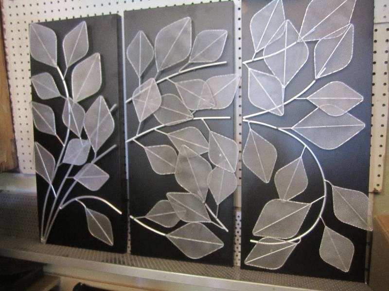 lot 283 image: 3 Panel Light Up Wall Decor All Met...