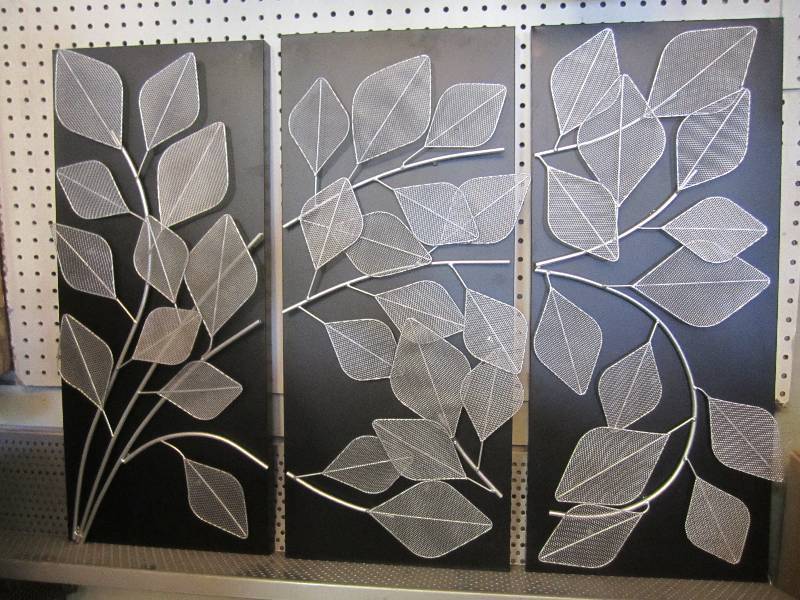 lot 284 image: 3 Panel Light Up Wall Decor All Met...