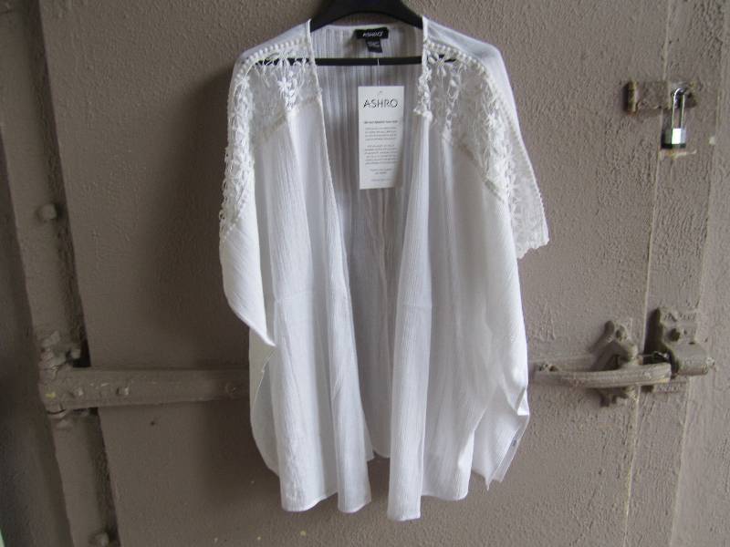 lot 288 image: 5 Ladies Ashro Tops Size One Size ...