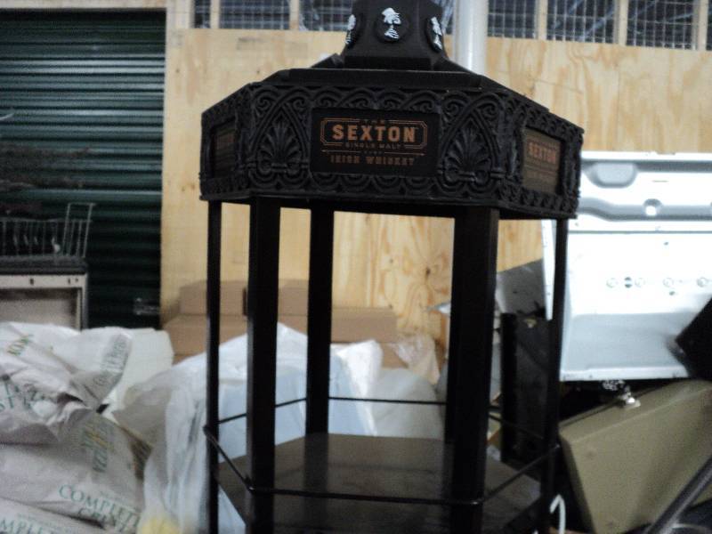 lot 7 image: Sexton metal display shelf - 71 ta...