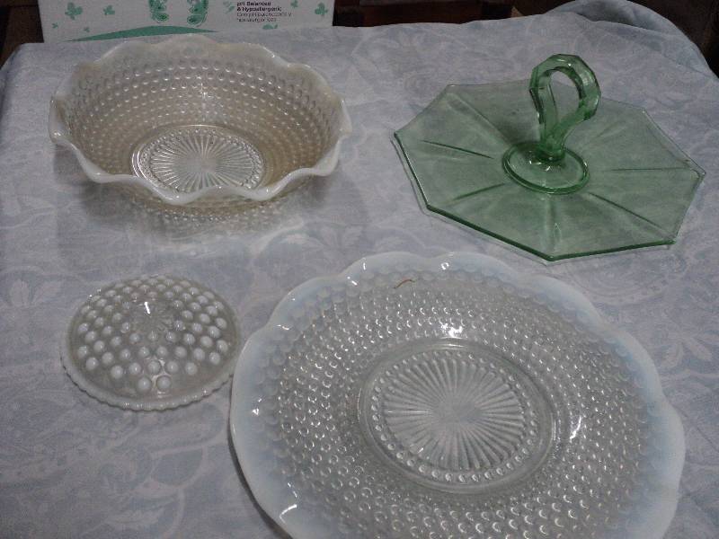 lot 15 image: 4 pieces of glassware...