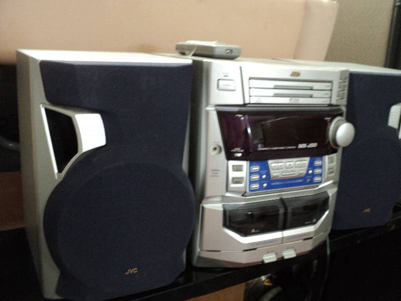 lot 23 image: JVC Compact Component System MX-J50...