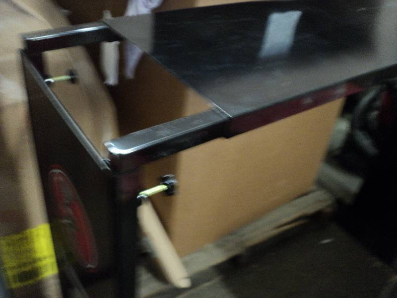 lot 24 image: Expandable metal shelving unit - wo...