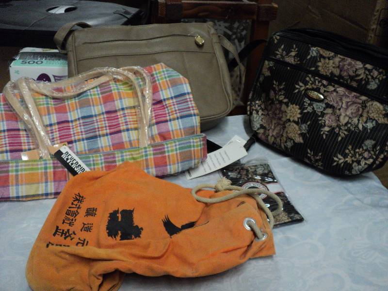 lot 26 image: 4 purses - 2 have tags on...