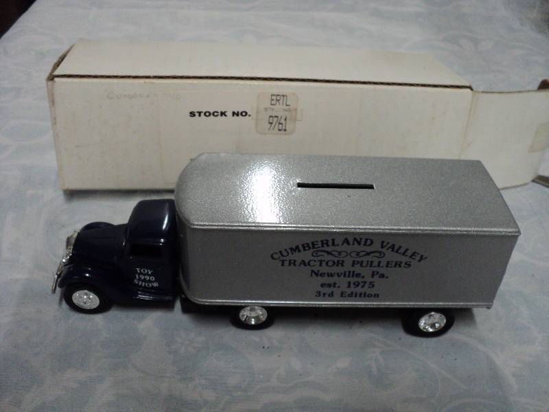 lot 40 image: ERTL Truck Bank for toy show 1990 i...