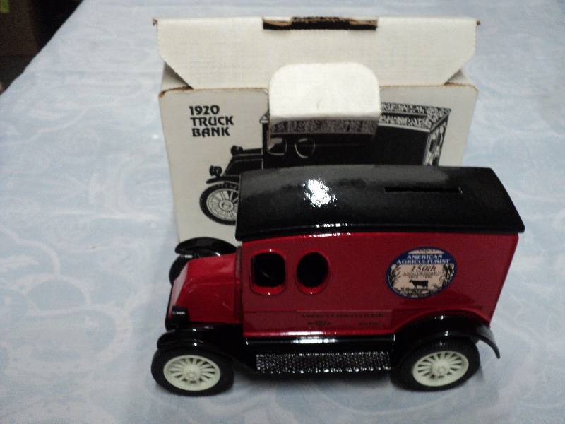lot 46 image: Die-Cast Metal 1920 Trunk Bank...