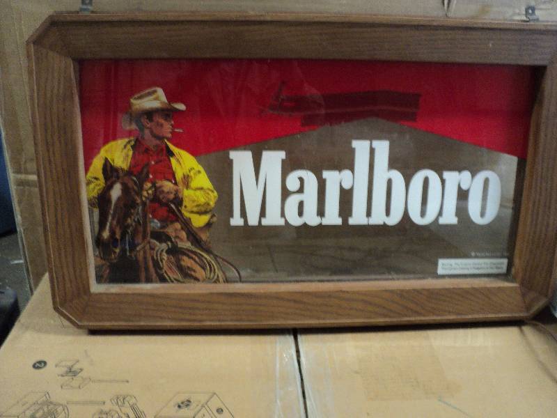lot 58 image: Marlboro light - crack in glass - l...