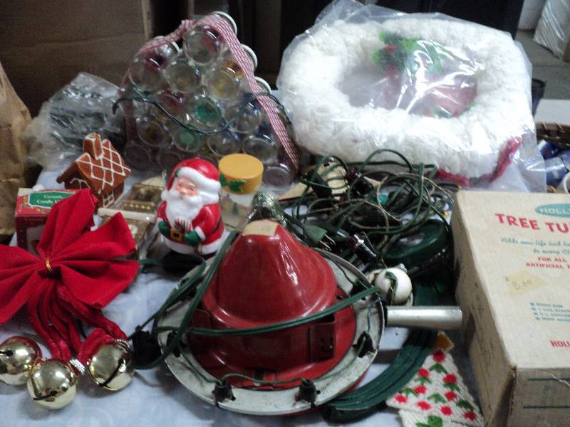 lot 62 image: Vintage Christmas dcor...