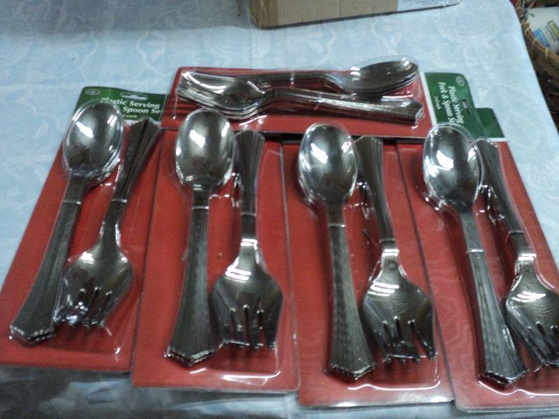lot 78 image: 10 sets of plastic serving forks an...