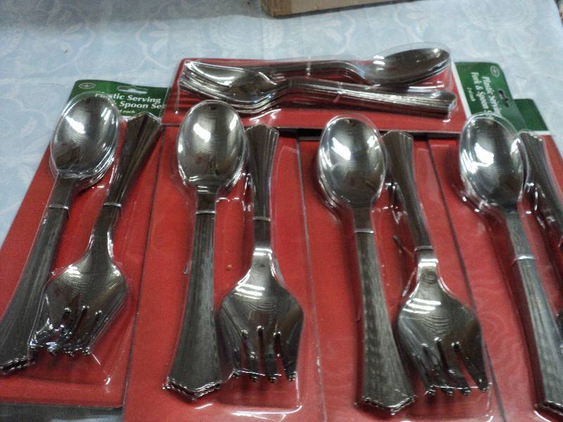 lot 79 image: 10 sets of plastic serving forks an...