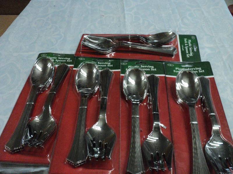 lot 81 image: 10 sets of plastic serving forks an...