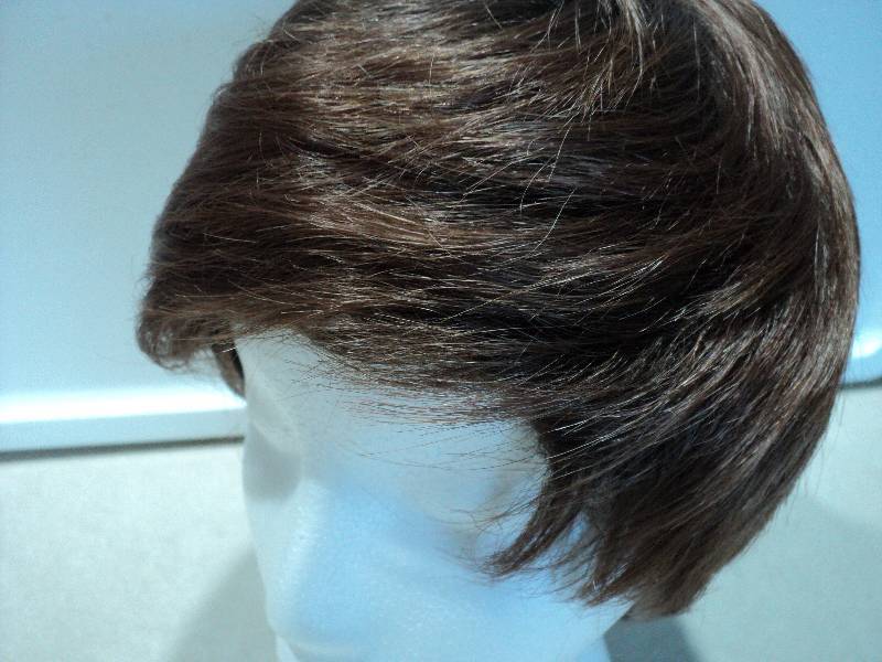 lot 112 image: Ashro dark honey blond wig...