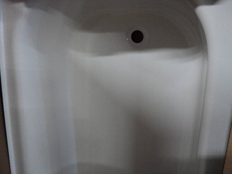 lot 149 image: Maui Comfort bathtub - porcelain fi...