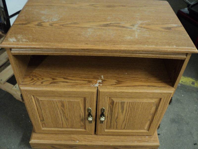 lot 173 image: TV stand...