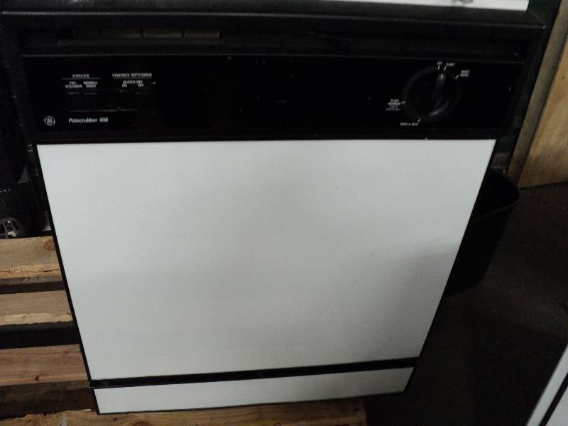 lot 174 image: General Electric dishwasher...