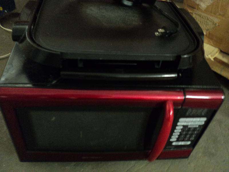 lot 176 image: Microwave and Grill...