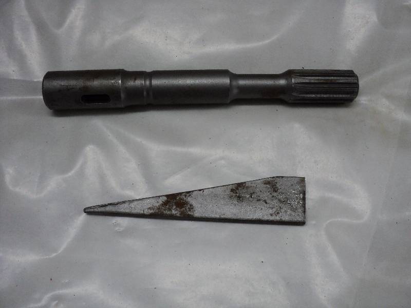lot 199 image: 34 Hammer Drill Splined Adapter 1...