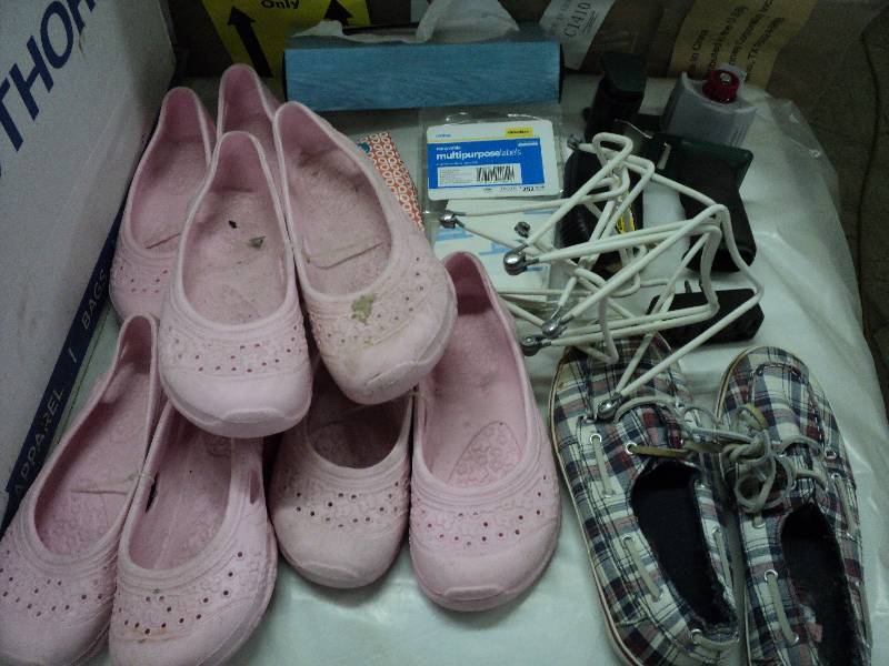 lot 204 image: Plastic tot of shoes and miscellane...