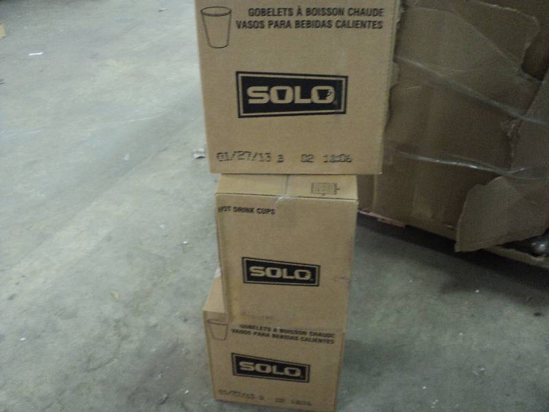 lot 207 image: 3000 4 ounce Solo hot drink cups...