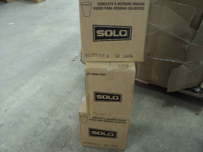 lot 209 image: 3000 4 ounce Solo hot drink cups...