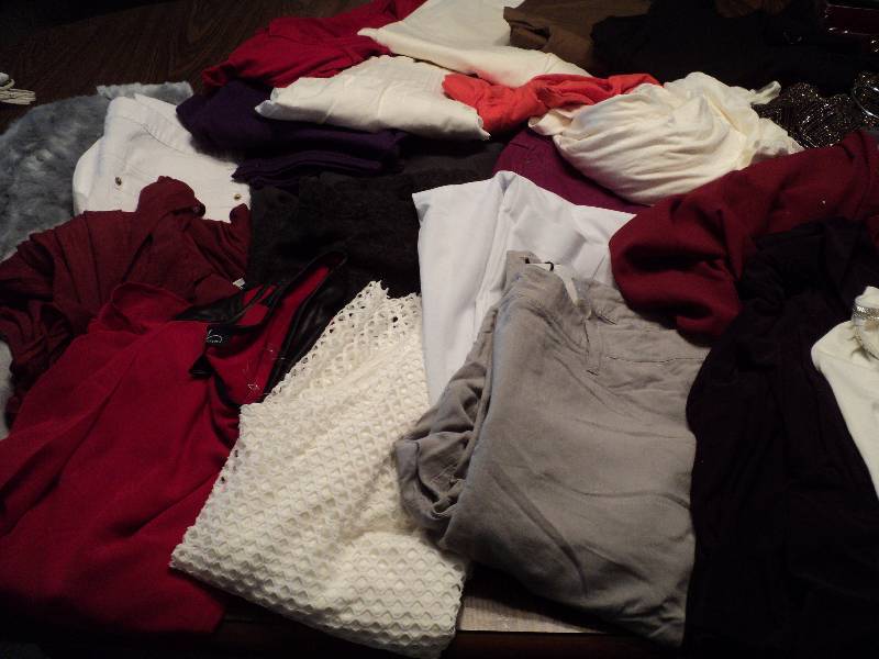 lot 304 image: 24 articles of new clothing size 16...