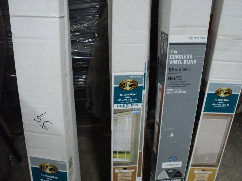 lot 324 image: 8 58 and 59 blinds - various leng...