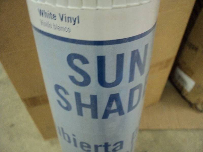 lot 333 image: Sun Shade white vinyl 120 x 72 ex...