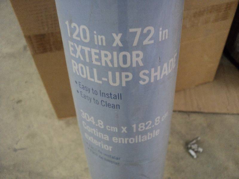 lot 335 image: Sun Shade white vinyl 120 x 72 ex...