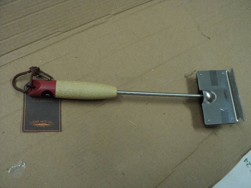 lot 390 image: Carbon Cutter Grill Brush from Teto...