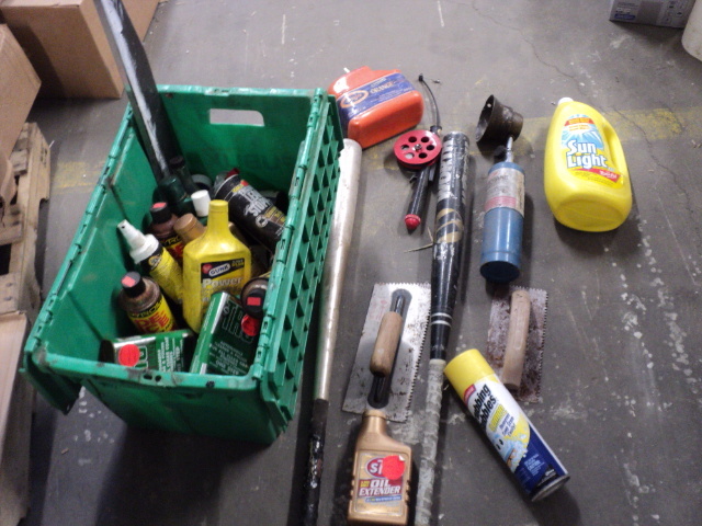 lot 416 image: garage items in covered tote...