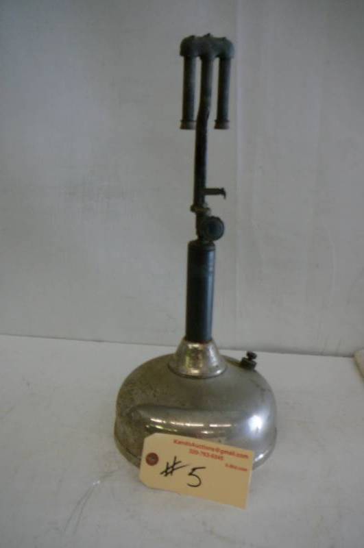 lot 5 image: Coleman Quik-Lite