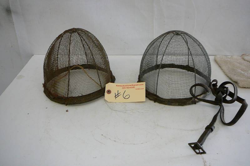 lot 6 image: Horse Feeders 2 count