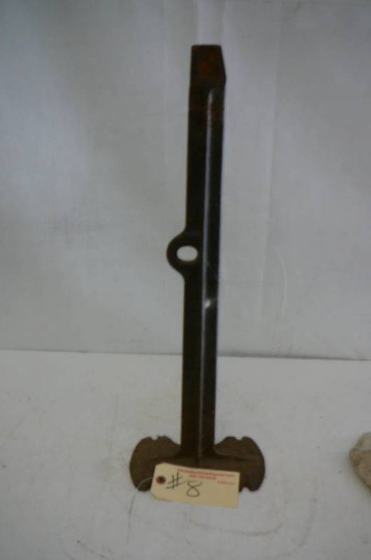 lot 8 image: Cobbler stand