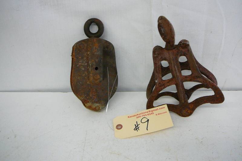 lot 9 image: Steel pullies 2 count