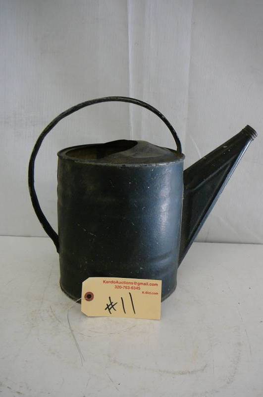 lot 11 image: Flower water bucket