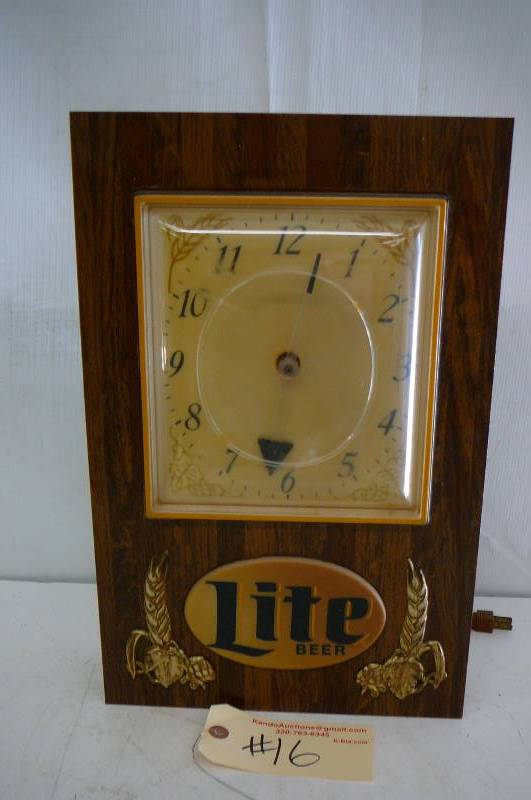 lot 16 image: Clock lite beer wall clock 17h x 10 12w x 3d