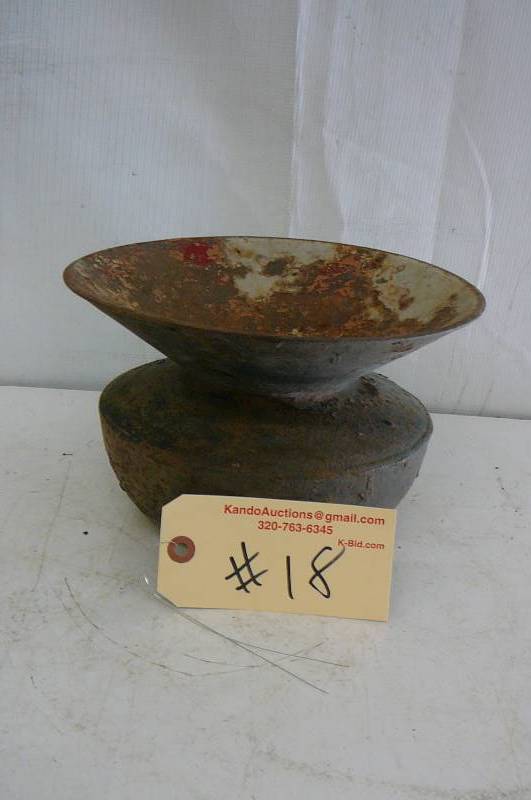 lot 18 image: Spit toon steel 9 12 x 6 h