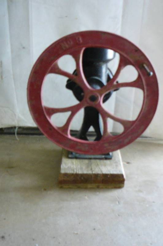 lot 22 image: Feed grinder, Grinder flower No 3