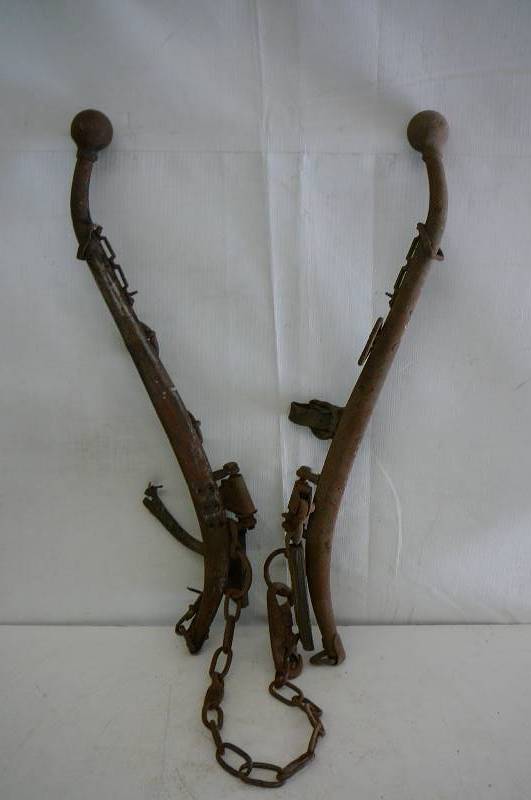 lot 29 image: Horse Hames Pair Steel