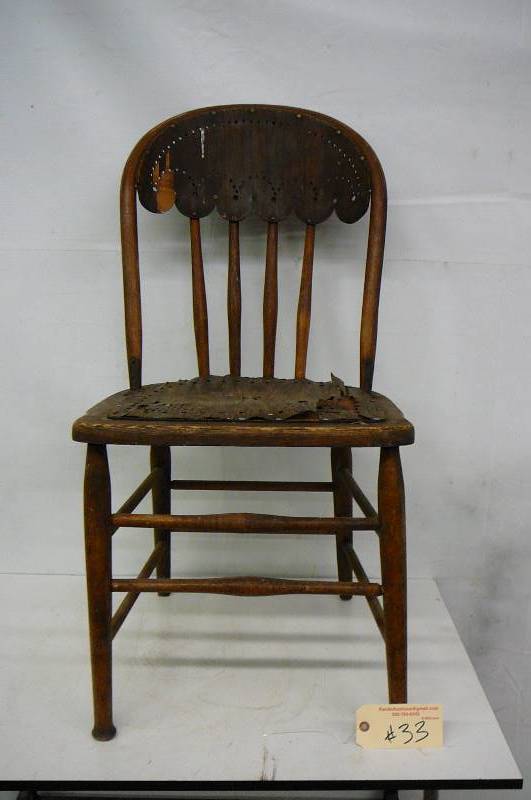 lot 33 image: Wooden chair