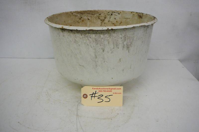 lot 35 image: Milk Filters 14 x 9 high
