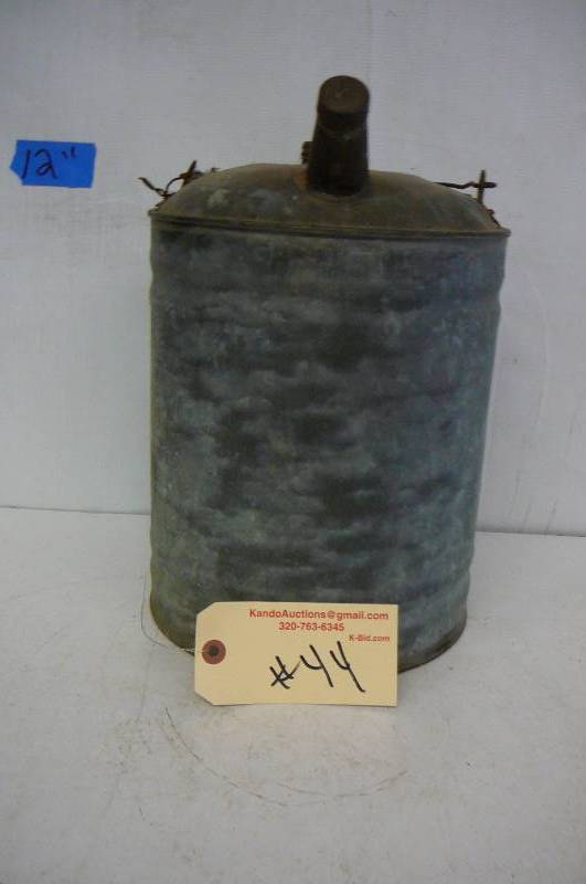 lot 44 image: Gas Can 1 gal