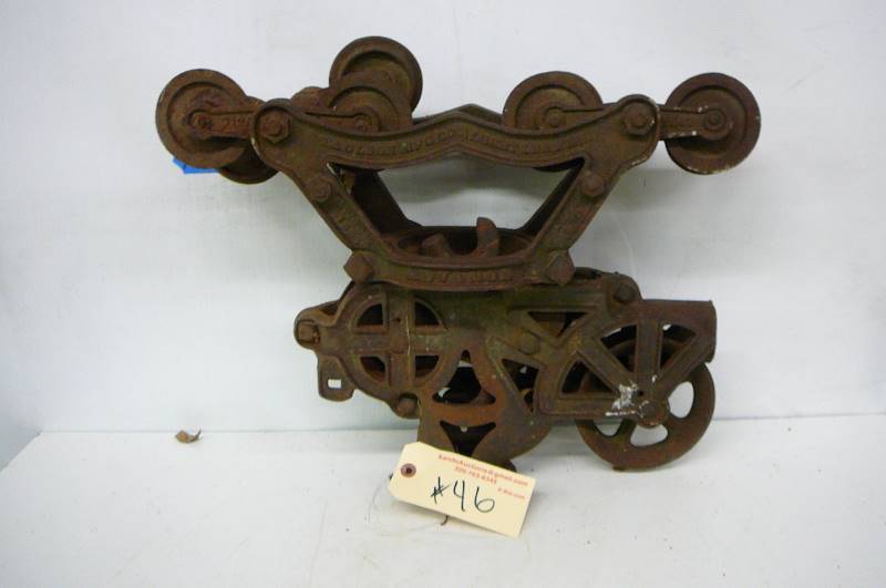 lot 46 image: Barn trollieshay, Hay bath carrier
