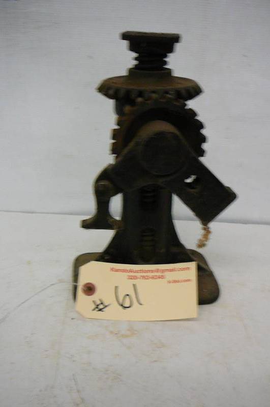 lot 61 image: Screw Jack