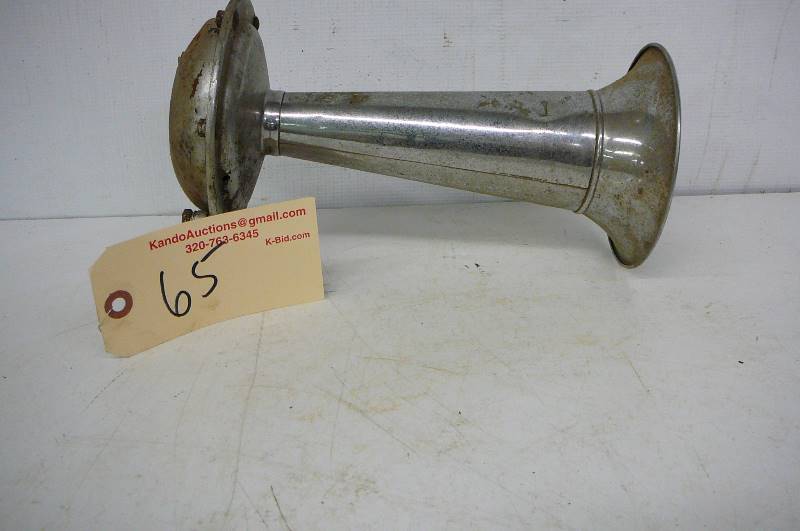 lot 65 image: Chrome Horn