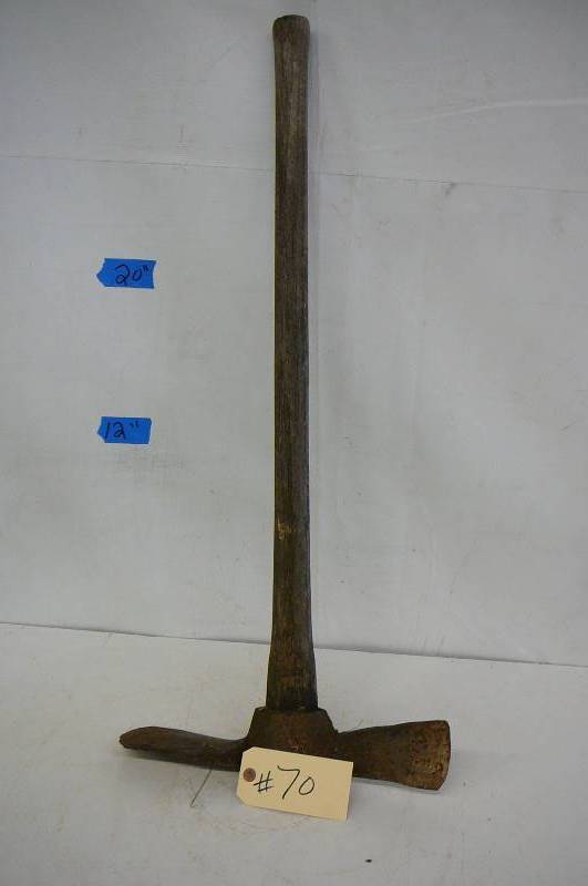 lot 70 image: Grub axe