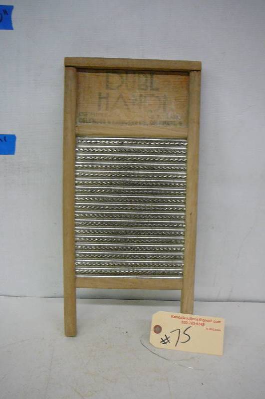 lot 75 image: Wash board Dubl-Handi 19 x 9