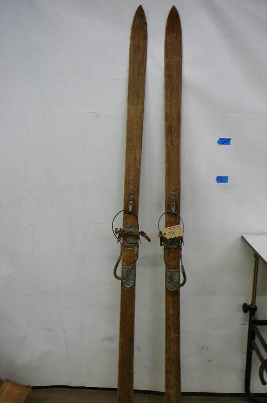 lot 78 image: Oak ski 2 count 87 long