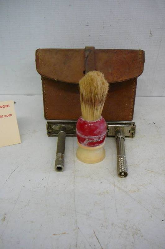 lot 82 image: Shaving kit with leather case