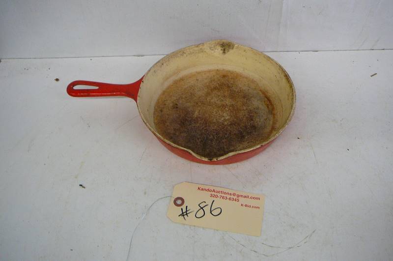lot 86 image: Cast iron pan Griswold MFG 9
